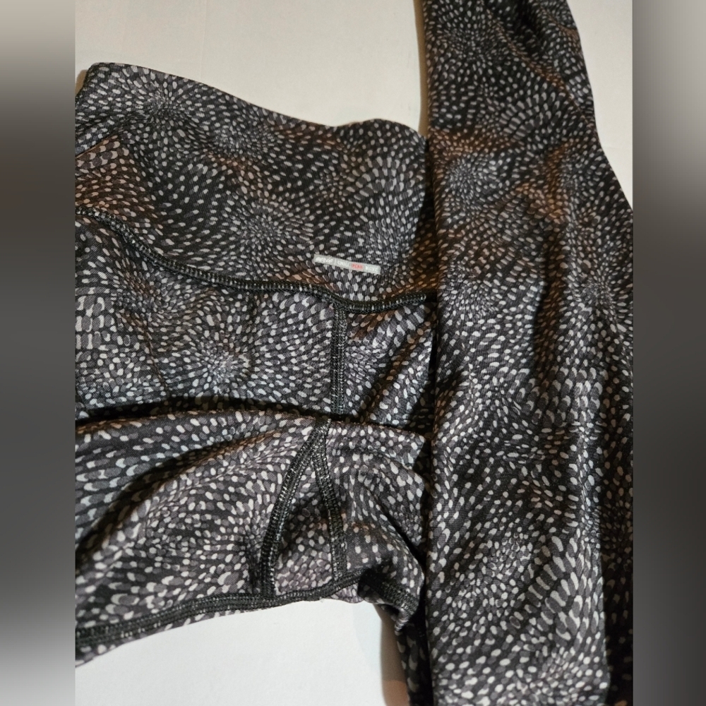 AERIE Gray Patterned Leggings.Size M - Picture 7 of 8